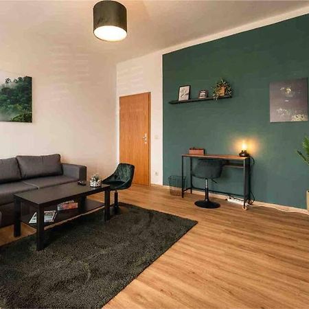 Ferienwohnung Bali Style Mit High Speed Wlan Und Gratis Parkplatz Gera Exteriör bild