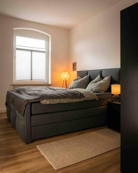 Ferienwohnung Bali Style Mit High Speed Wlan Und Gratis Parkplatz Gera Exteriör bild