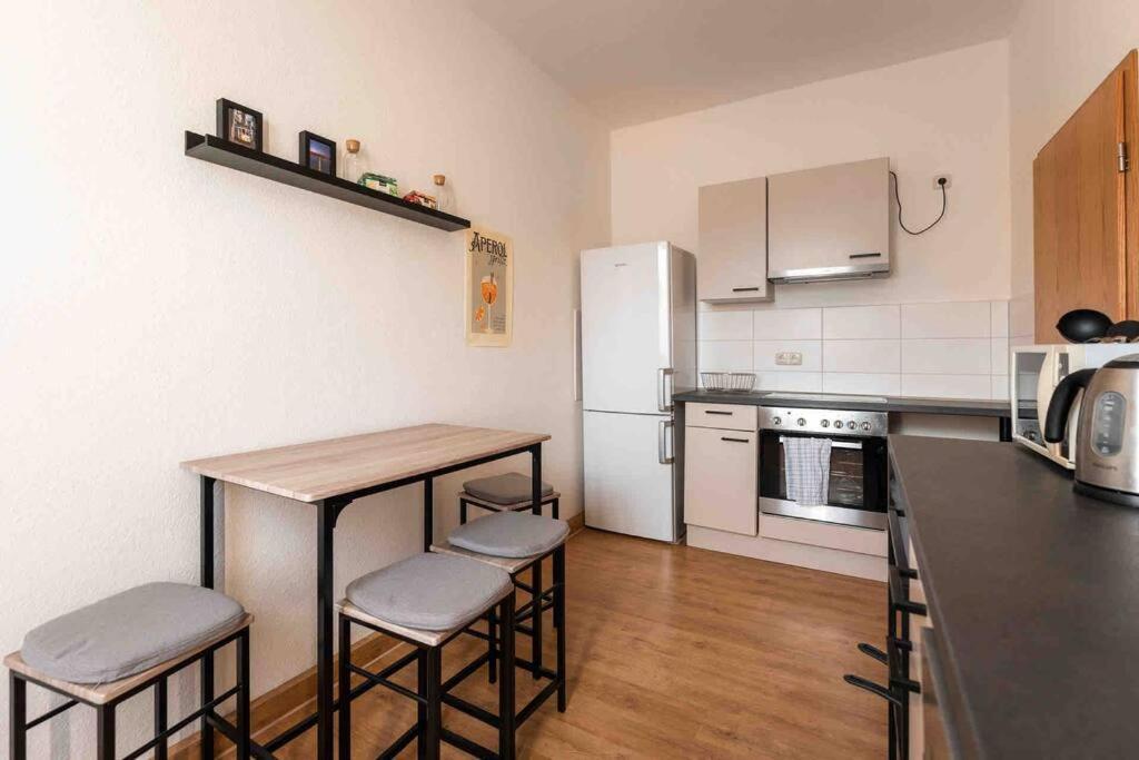 Ferienwohnung Bali Style Mit High Speed Wlan Und Gratis Parkplatz Gera Exteriör bild