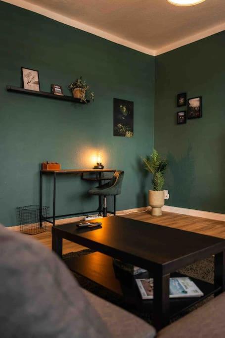 Ferienwohnung Bali Style Mit High Speed Wlan Und Gratis Parkplatz Gera Exteriör bild