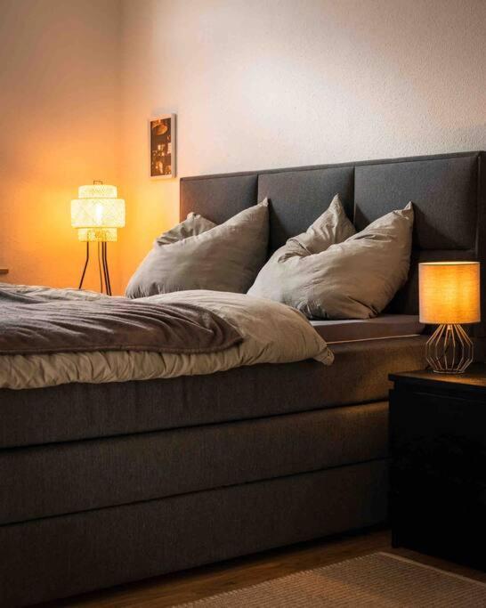 Ferienwohnung Bali Style Mit High Speed Wlan Und Gratis Parkplatz Gera Exteriör bild
